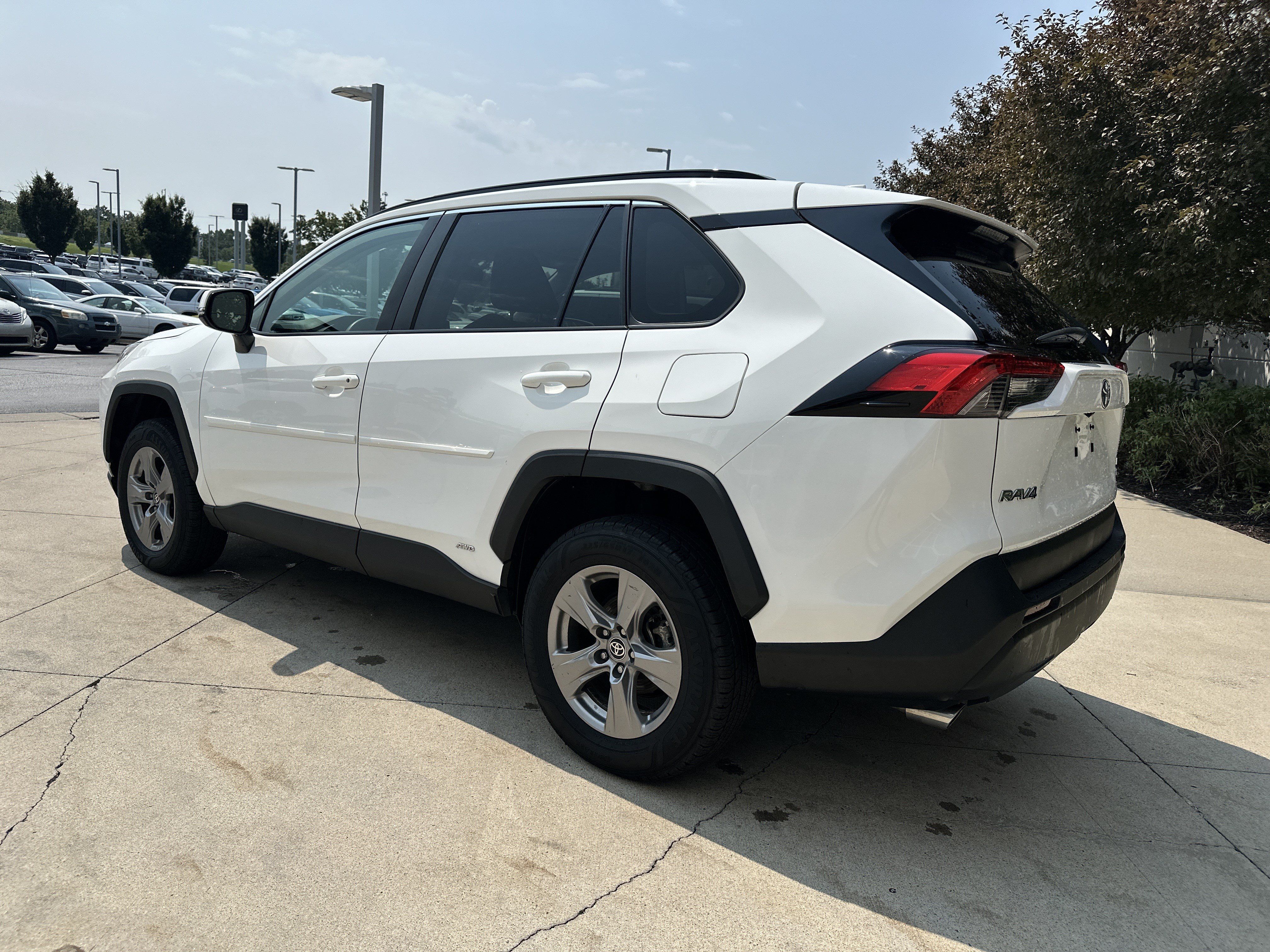 Used 2024 Toyota RAV4 LE AWD/4WD image 7