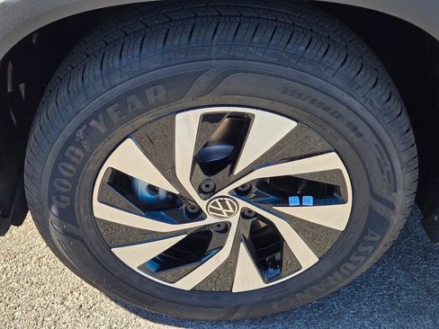 New 2026 Volkswagen Tiguan S FWD image 5
