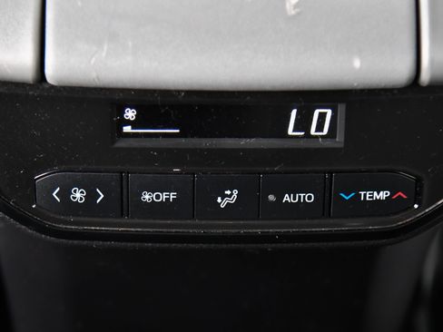 Used 2022 Toyota Highlander LE AWD/4WD image 36