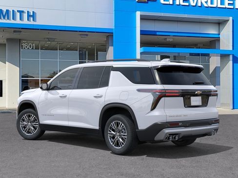 New 2026 Chevrolet Traverse LT image 3