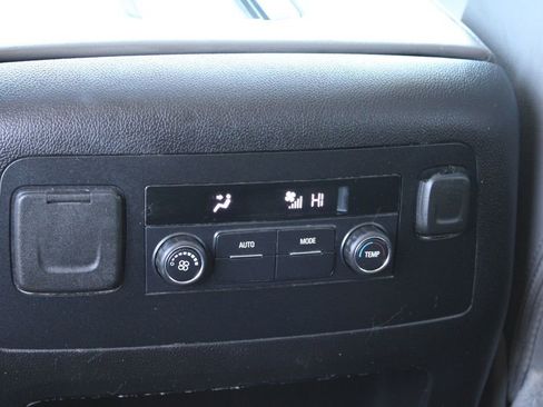 Used 2019 Chevrolet Suburban LT image 28