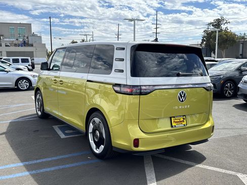 New 2025 Volkswagen ID. Buzz Pro S Plus image 4
