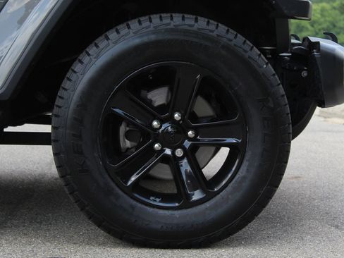 Used 2021 Jeep Wrangler Unlimited Sahara AWD/4WD image 23