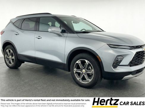 Used 2025 Chevrolet Blazer LT image 1