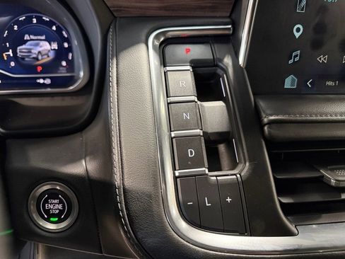 Used 2022 Chevrolet Tahoe Z71 w/ Luxury Package AWD/4WD image 38