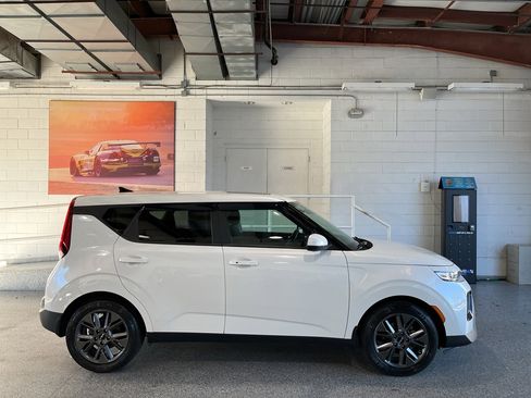 Used 2022 Kia Soul EX image 11
