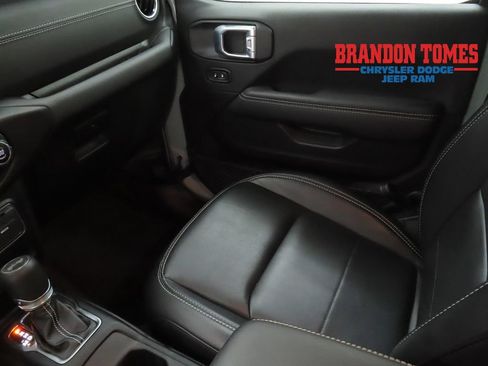 Used 2023 Jeep Wrangler Unlimited Sahara w/ Cold Weather Group AWD/4WD image 19