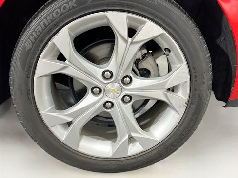 Used 2017 Chevrolet Cruze Premier FWD image 18
