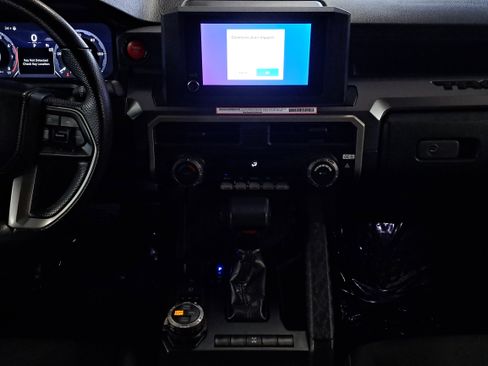 Used 2024 Toyota Tacoma TRD Off-Road image 15