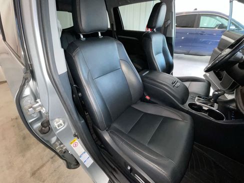 Certified 2019 Toyota Highlander XLE AWD/4WD image 26