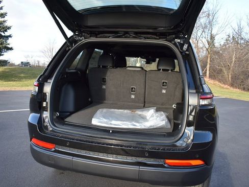 New 2025 Jeep Grand Cherokee Altitude AWD/4WD image 31