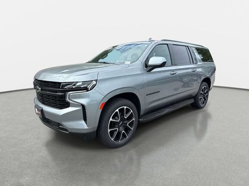 Used 2023 Chevrolet Suburban RST AWD/4WD image 7