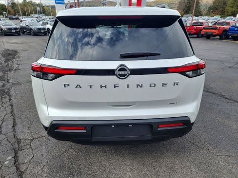 New 2025 Nissan Pathfinder SV image 7