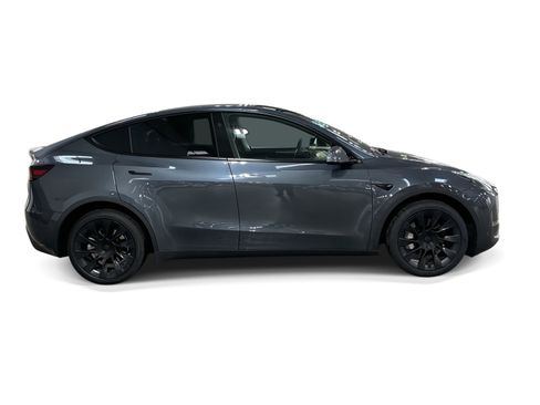 Certified 2023 Tesla Model Y AWD image 7