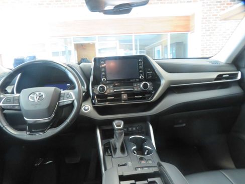 Used 2020 Toyota Highlander XLE FWD image 53