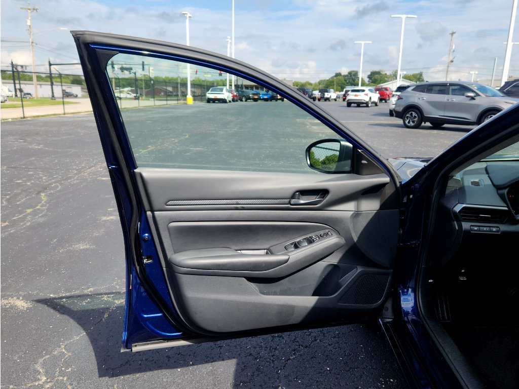 Used 2024 Nissan Altima 2.5 S FWD image 20