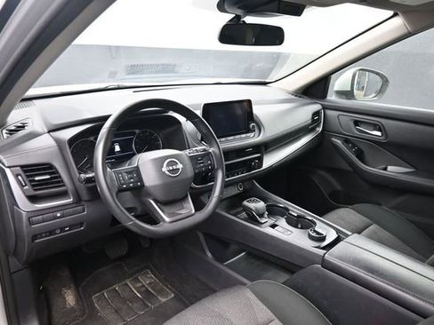 Used 2025 Nissan Rogue SV AWD/4WD image 16