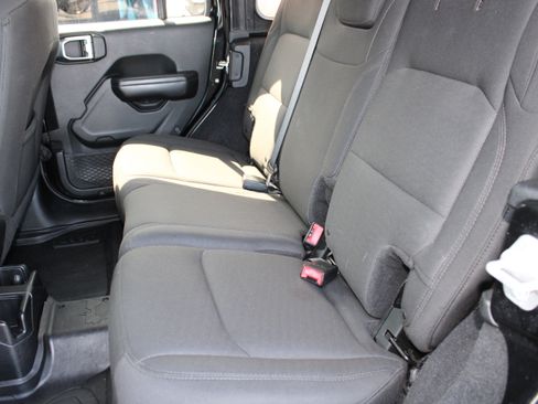 Used 2018 Jeep Wrangler Unlimited Sport S AWD/4WD image 15