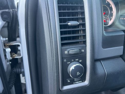 Used 2018 RAM 1500 Express w/ Express Value Package image 26