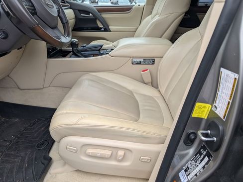 Used 2018 Lexus LX 570 4WD image 11
