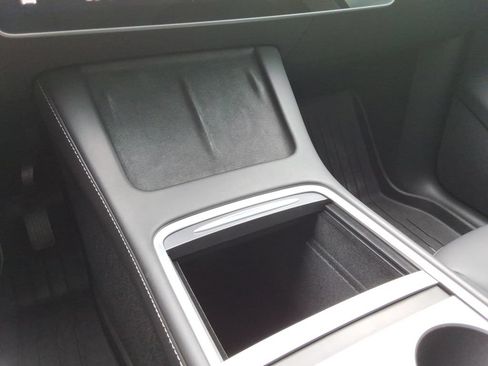 Used 2023 Tesla Model Y Long Range AWD/4WD image 31