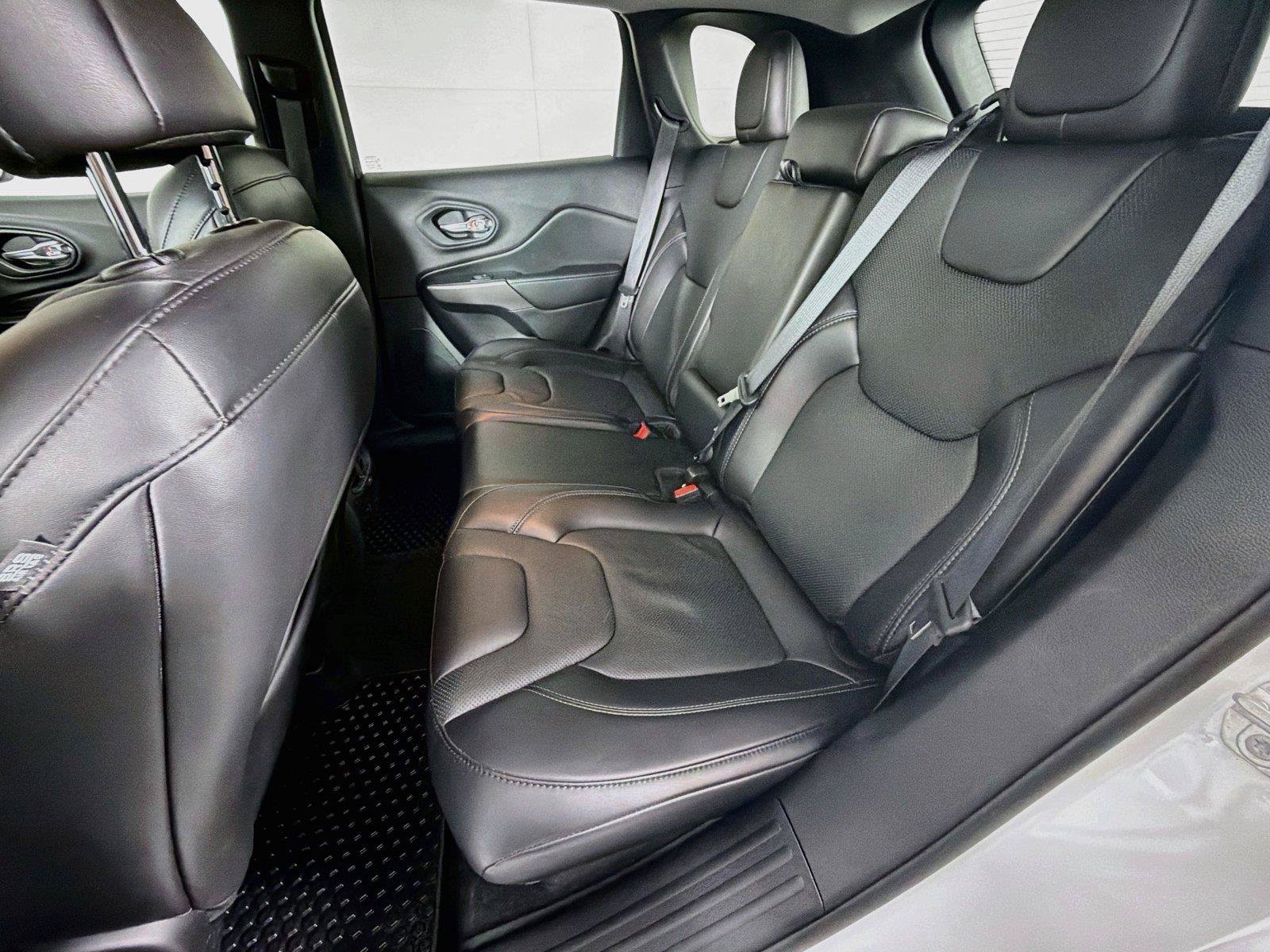 Used 2021 Jeep Cherokee Latitude Lux w/ Comfort/Convenience Group AWD/4WD image 25