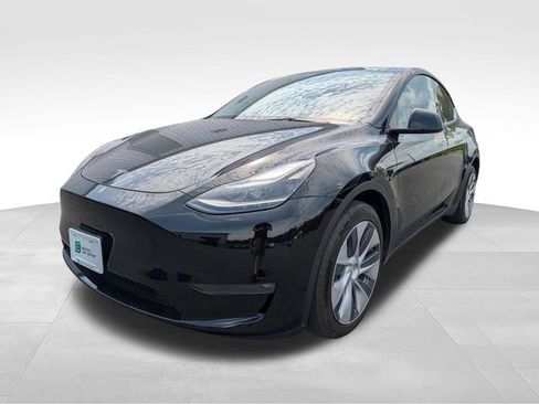 Used 2023 Tesla Model Y Long Range AWD/4WD image 3