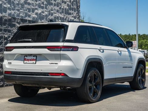 Used 2023 Jeep Grand Cherokee Limited w/ Black Appearance Package AWD/4WD image 6