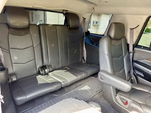 Used 2017 Cadillac Escalade Luxury image 17