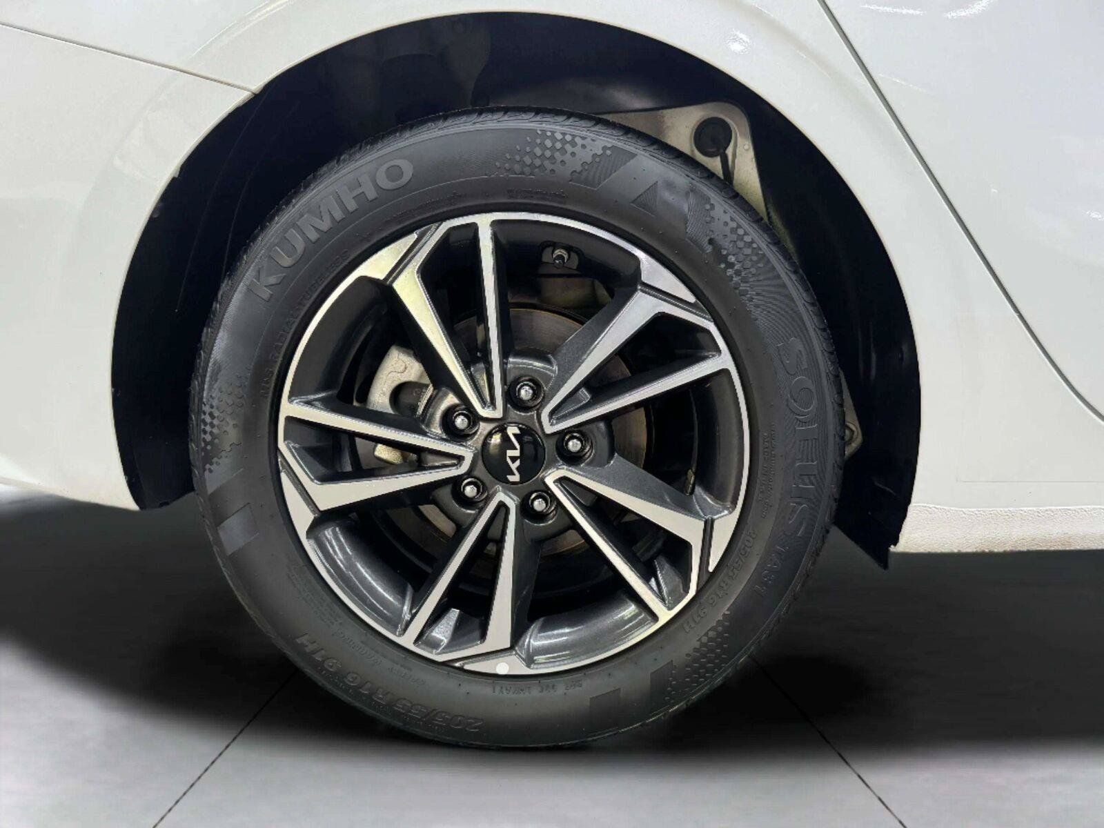 Used 2024 Kia Forte LXS FWD image 42