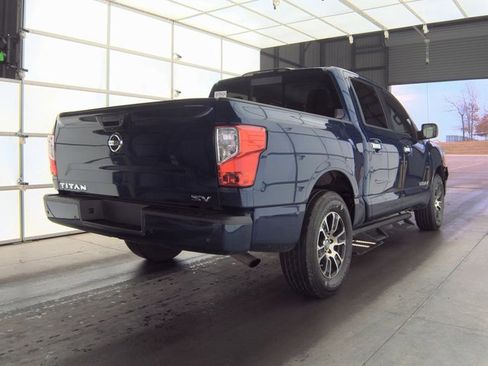 Used 2021 Nissan Titan SV image 2