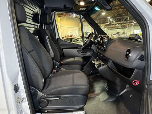 Used 2025 Mercedes-Benz Sprinter 2500 image 11