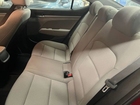 Used 2019 Hyundai Elantra SE FWD image 13
