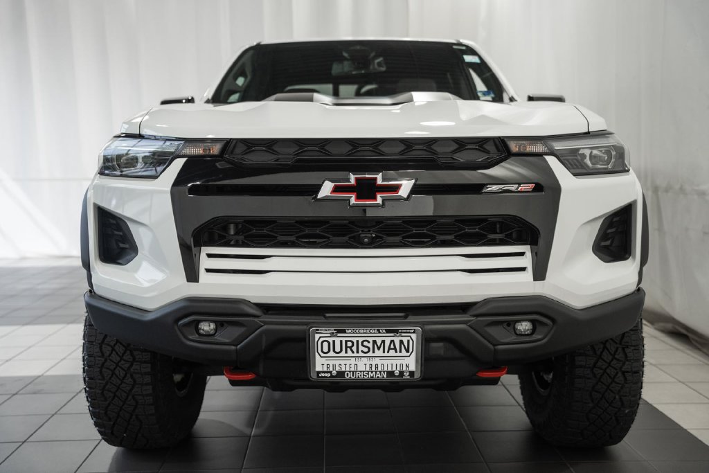 Used 2024 Chevrolet Colorado ZR2 w/ ZR2 Bison Edition AWD/4WD image 2