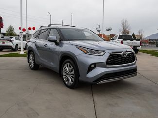 Used 2023 Toyota Highlander Platinum video 2