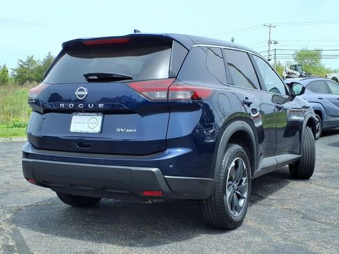 Used 2024 Nissan Rogue SV AWD/4WD image 3