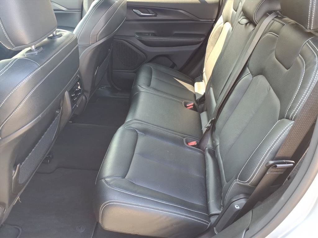 Used 2024 Jeep Grand Cherokee Laredo X w/ Luxury Tech Group I AWD/4WD image 13