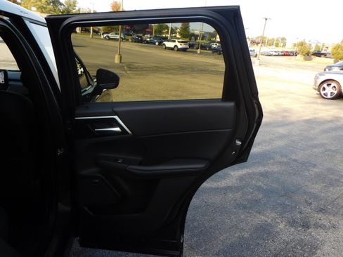 New 2025 Mitsubishi Outlander SE image 30