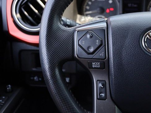 Used 2019 Toyota Tacoma TRD Sport w/ Technology Package AWD/4WD image 12