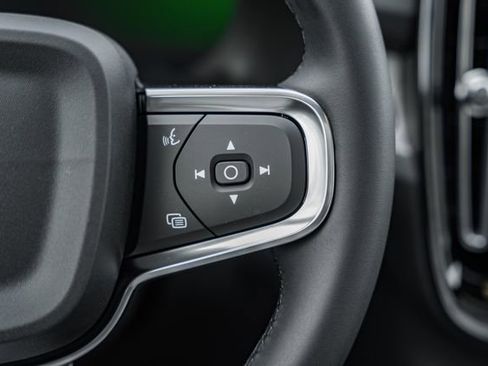 New 2026 Volvo EX40 Plus w/ Climate Package image 27