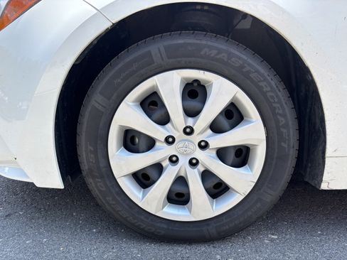 Used 2025 Toyota Corolla LE FWD image 9