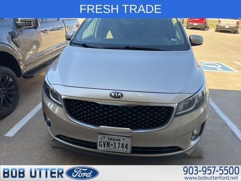 Used 2016 Kia Sedona EX image 9