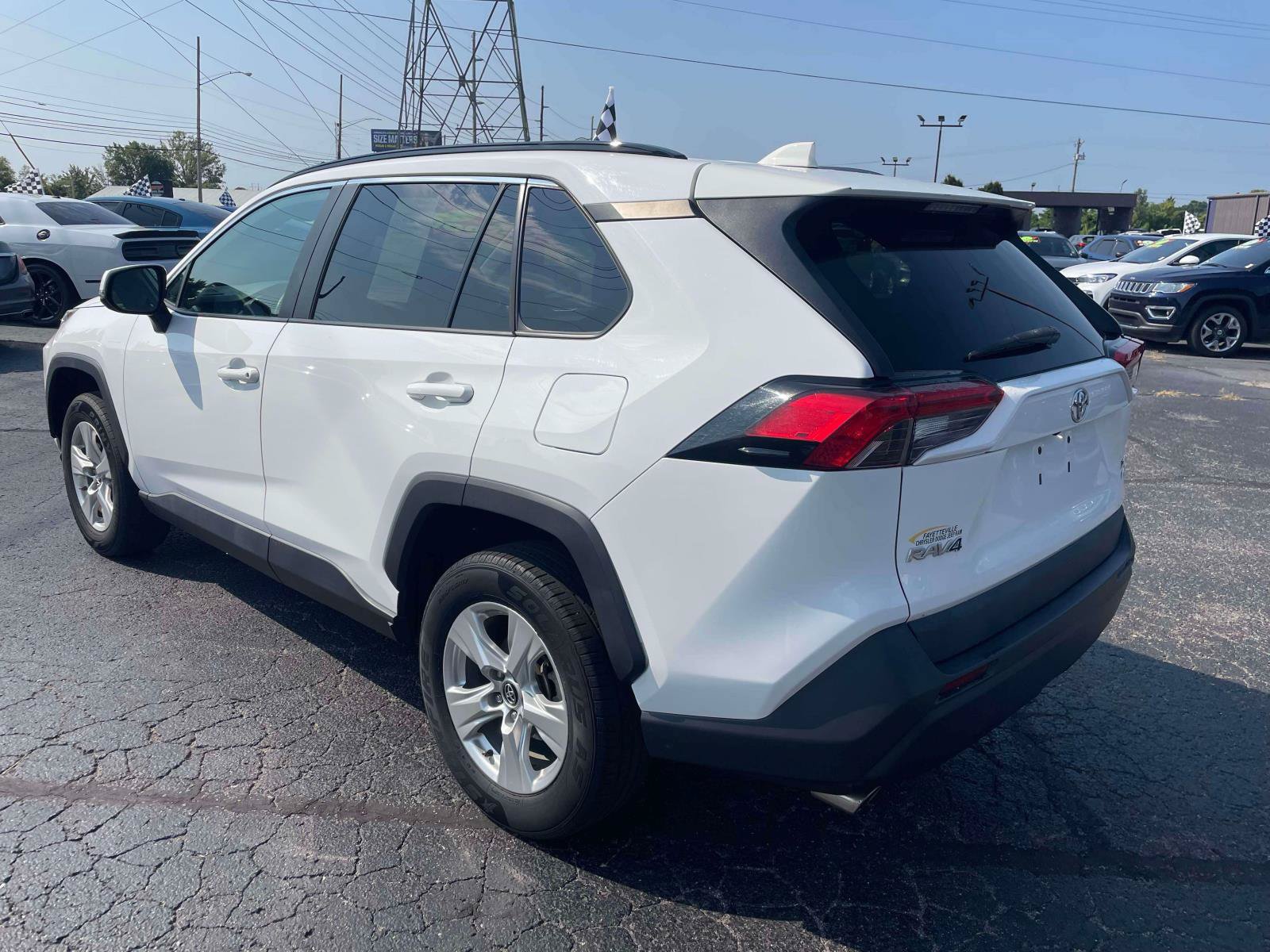 Used 2021 Toyota RAV4 XLE AWD/4WD image 5