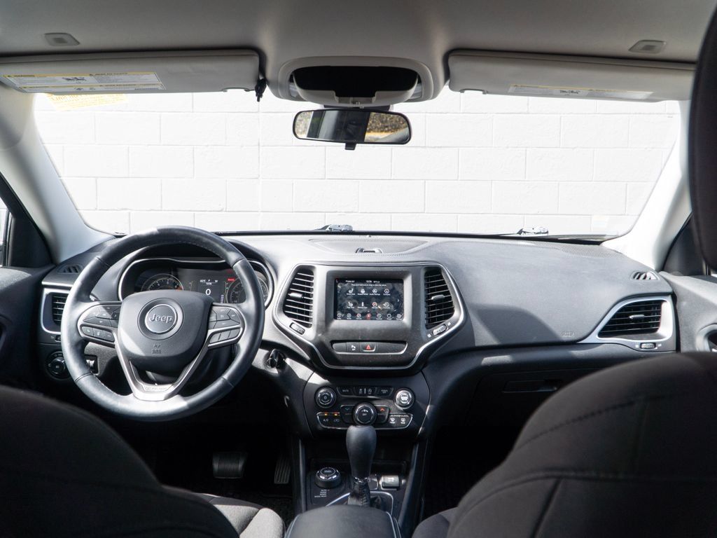 Used 2019 Jeep Cherokee Latitude w/ Cold Weather Group AWD/4WD image 21