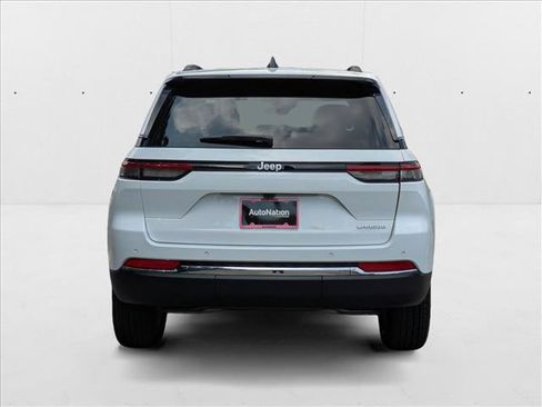 New 2025 Jeep Grand Cherokee Laredo X image 8