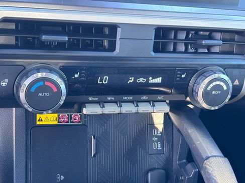 Used 2025 Toyota Tacoma SR5 AWD/4WD image 31