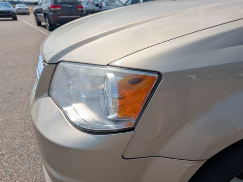 Used 2014 Dodge Grand Caravan SXT FWD image 6