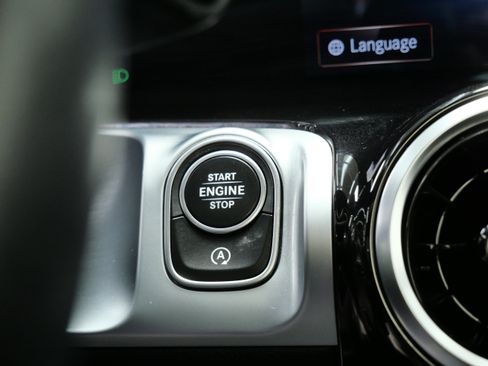 Certified 2021 Mercedes-Benz GLB 250 4MATIC image 27