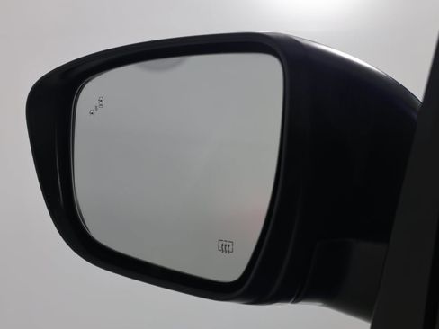 Used 2024 Nissan Frontier SL w/ Technology Package image 18