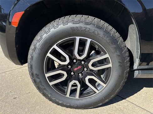 Used 2021 GMC Yukon XL AT4 w/ AT4 Premium Package image 9